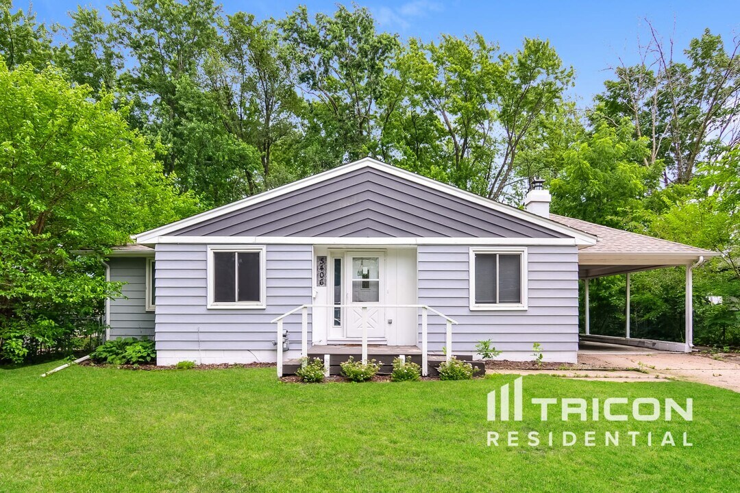 5406 Utah Ave N in Minneapolis, MN - Building Photo