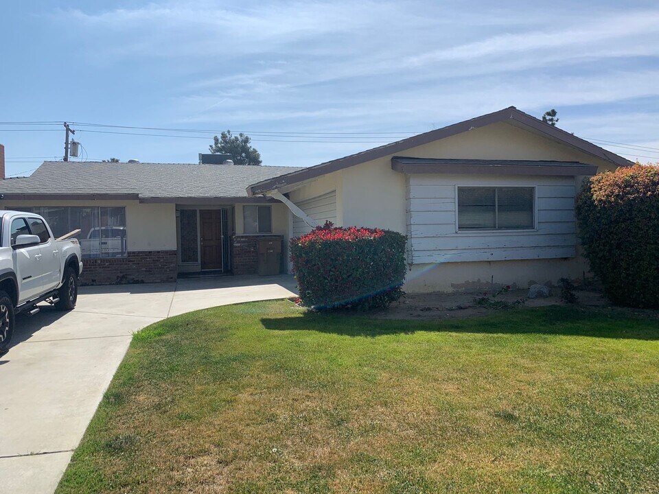 3713 Cardinal Ave in Bakersfield, CA - Building Photo