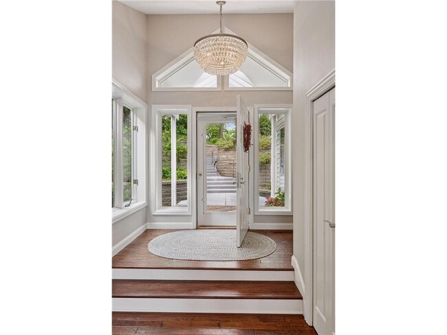 property at 980 N Arm Dr