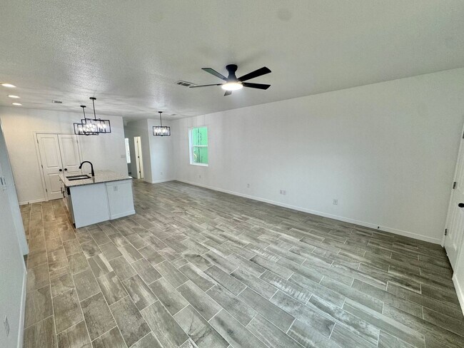 2817 N Platino Dr in Hobbs, NM - Foto de edificio - Building Photo