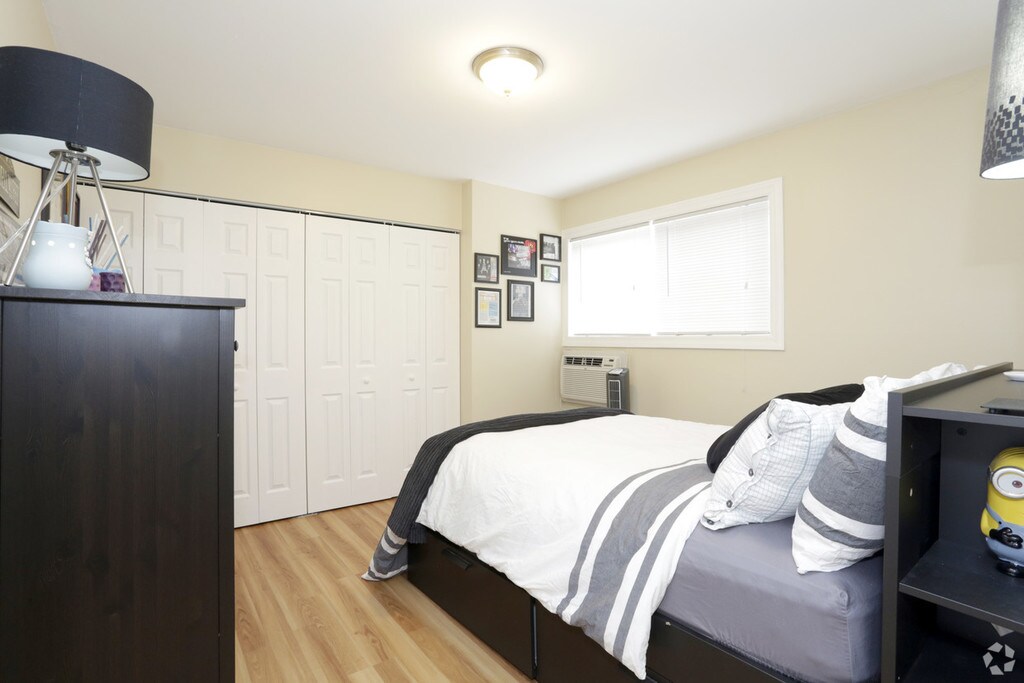 Parkside Apartments in Glen Ellyn, IL