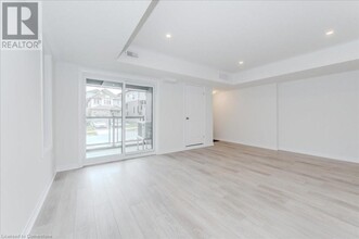 596 Benninger Dr in Kitchener, ON - Building Photo - Building Photo
