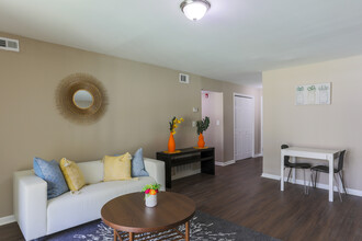 Creekside Apartments in Decatur, GA - Foto de edificio - Interior Photo