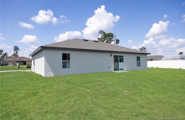 1949 SE Sandia Dr in Port St. Lucie, FL - Building Photo - Building Photo