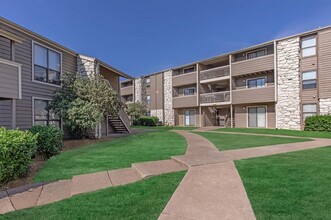 Cobblestone Apartments in Tulsa, OK - Building Photo - Building Photo