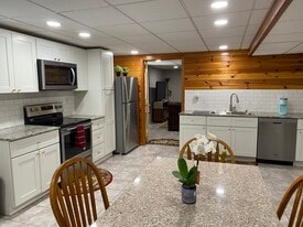 8989 42nd St N in Lake Elmo, MN - Building Photo