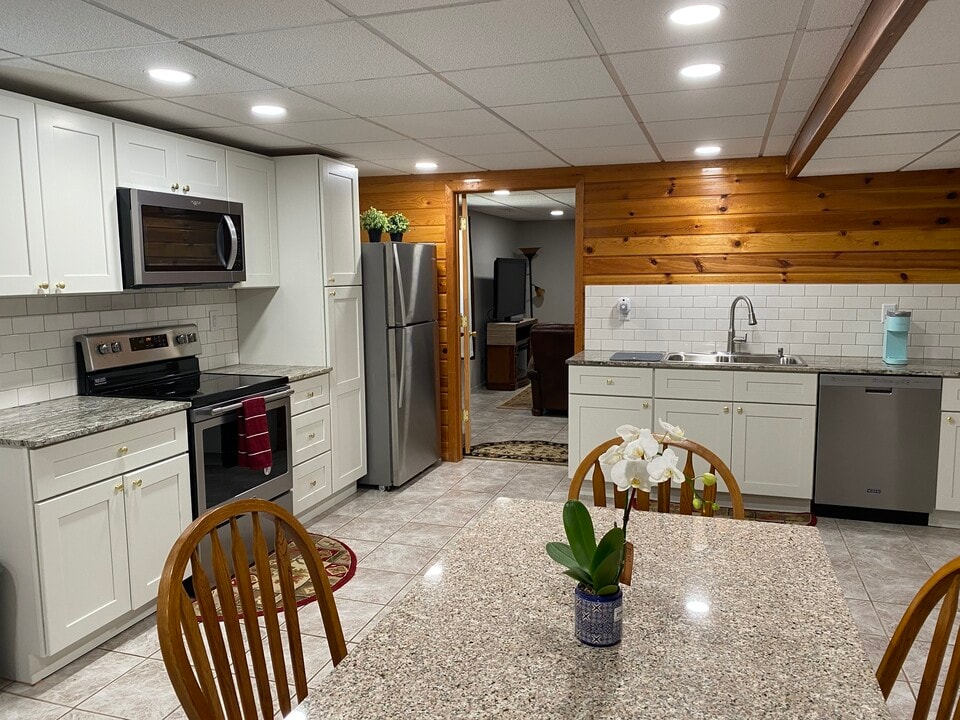 8989 42nd St N in Lake Elmo, MN - Building Photo