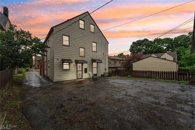 property at 3619 Strathavon Rd
