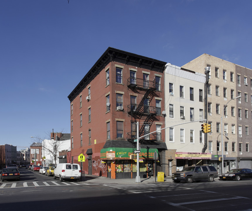 891 Grand St in Brooklyn, NY - Building Photo