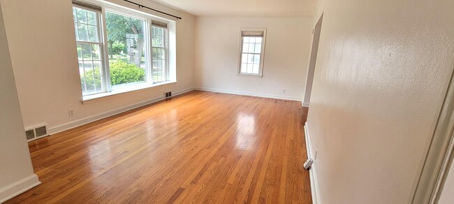 2626 N 73rd St in Wauwatosa, WI - Building Photo - Building Photo