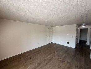 1012 Boedies Dr in Silverton, OR - Building Photo - Building Photo