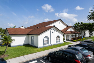 Gleneagles Apartments in Miami, FL - Foto de edificio - Building Photo