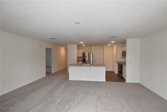 3945 Constitution Dr in North Port, FL - Foto de edificio - Building Photo
