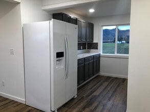 1991 Curry Rd in Roseburg, OR - Building Photo - Building Photo