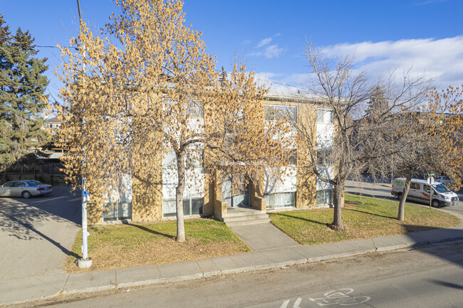 1624 26 Av SW in Calgary, AB - Building Photo - Building Photo