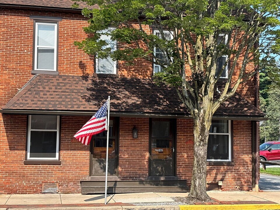 223-225 S Market St in Elizabethtown, PA - Building Photo