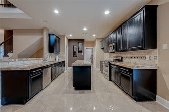 1419 Kyle Hill Ln in Sugar Land, TX - Building Photo - Building Photo