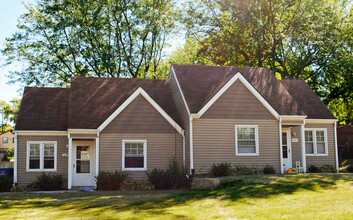 Pioneer Woods in Des Moines, IA - Building Photo - Building Photo