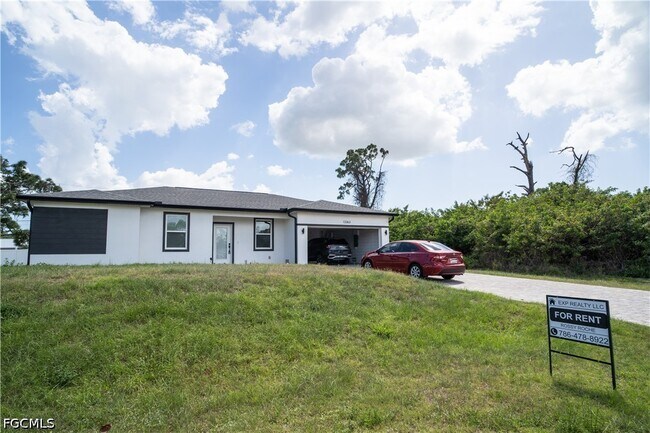 13363 Drysdale Ave in Port Charlotte, FL - Building Photo - Building Photo