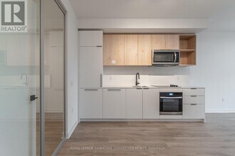 1185 Dupont St in Toronto, ON - Building Photo - Building Photo