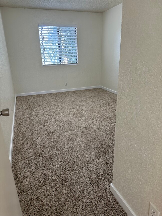 512 Fein Ave, Unit B in Paso Robles, CA - Building Photo - Building Photo