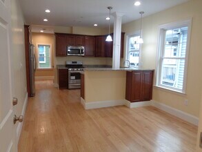 121 Hancock St, Unit 1 in Somerville, MA - Building Photo - Building Photo