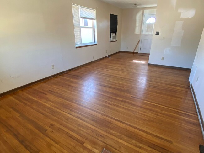 6411 E Cottonwood Ln in Wichita, KS - Building Photo - Building Photo