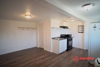 2204 Oregon St in Bakersfield, CA - Building Photo - Building Photo