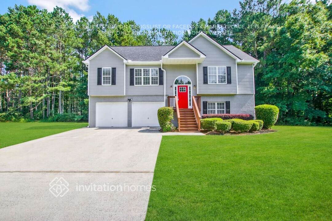 5726 Graceland Dr SW in Powder Springs, GA - Building Photo
