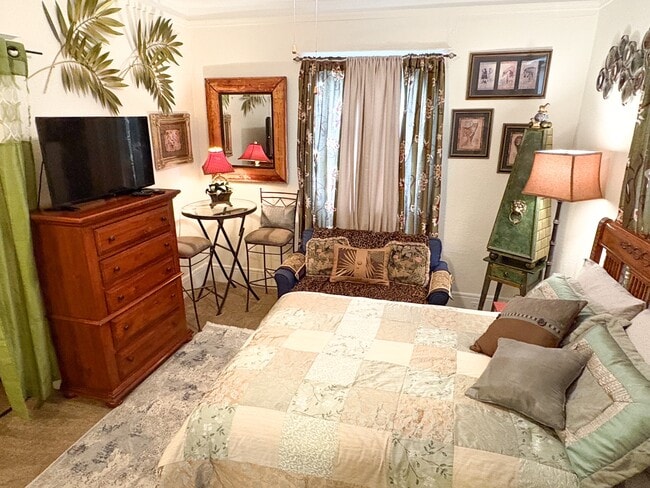 The Lindsay Furnished Apartments