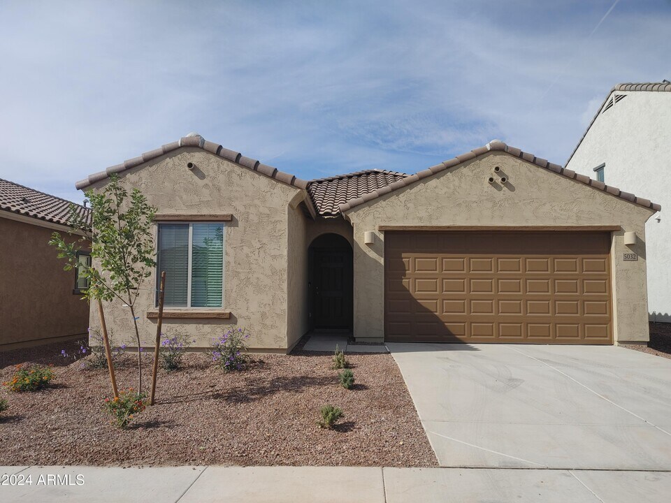 5032 S 251st Dr in Buckeye, AZ - Building Photo