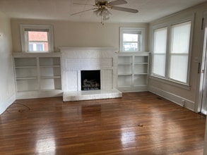 301 W G St, Unit A in Elizabethton, TN - Foto de edificio - Building Photo