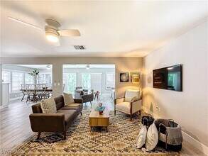 9 Knights Bridge Rd in Naples, FL - Foto de edificio - Building Photo