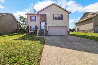 2200 Trophy Trce in Clarksville, TN - Building Photo - Building Photo