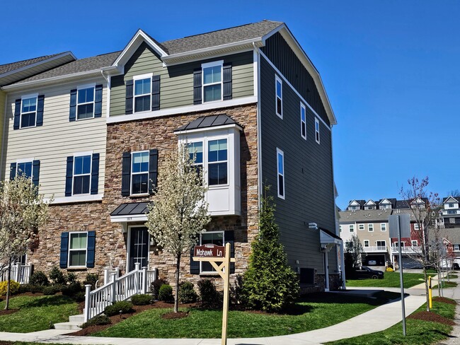 1019 Mohawk Ln in Mars, PA - Foto de edificio - Building Photo