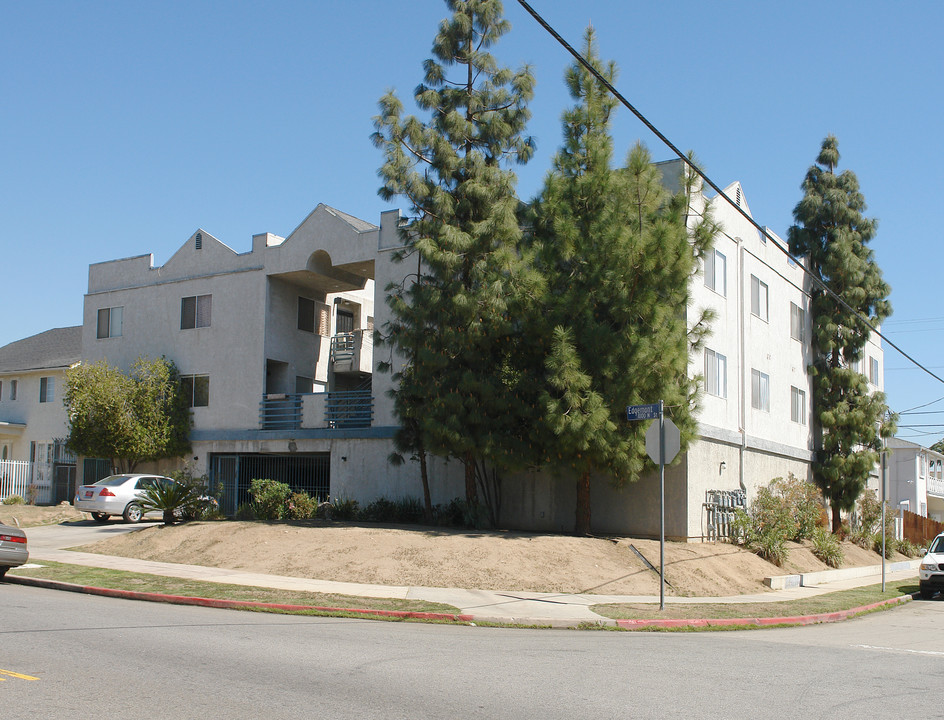 1002 N Alexandria Ave in Los Angeles, CA - Building Photo