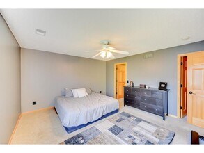 1387 Yorkshire Ln in Shakopee, MN - Building Photo - Building Photo