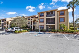 7945 Preserve Cir in Naples, FL - Building Photo
