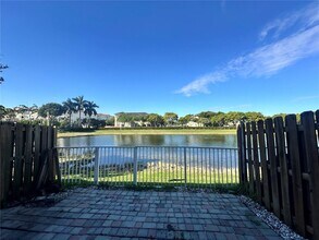 8258 NW 108th Pl in Doral, FL - Building Photo - Building Photo