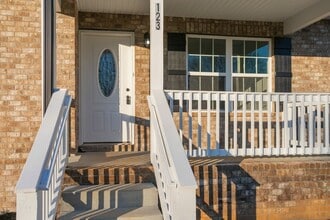 123 Vanatta Rd in Portland, TN - Building Photo - Building Photo