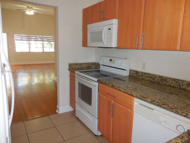 9725 Bay Harbor Terrace in Bay Harbor Islands, FL - Building Photo - Building Photo