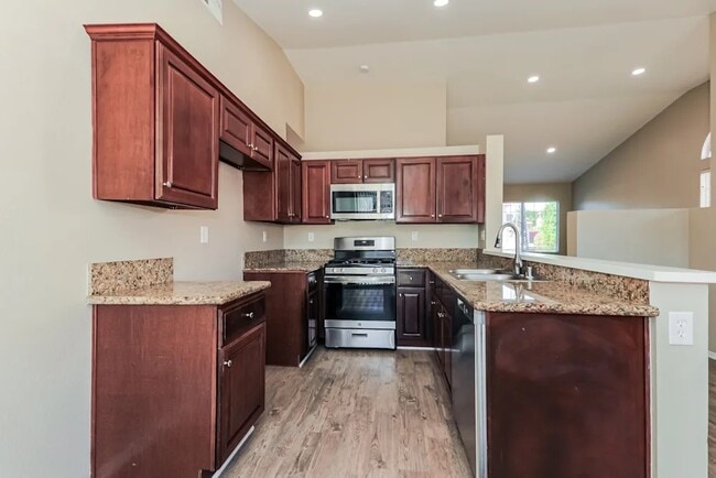 3346 N Carnation Dr in Rialto, CA - Building Photo - Building Photo