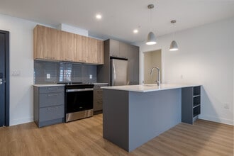 Urban West in Pointe-claire, QC - Building Photo - Interior Photo