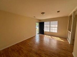 801 Montclair Dr in Wilmington, NC - Building Photo - Building Photo