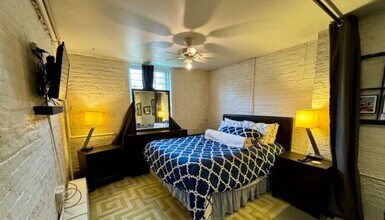 3237 W Thomas St, Unit G in Chicago, IL - Building Photo - Building Photo