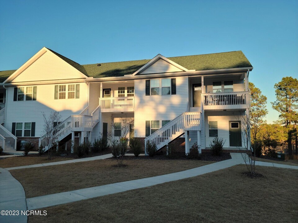 94 Knoll Rd in Southern Pines, NC - Building Photo