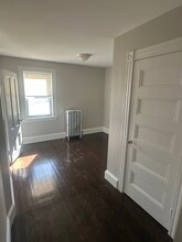 22 Central St, Unit A in Woburn, MA - Foto de edificio - Building Photo