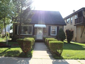 4049 N 91st St in Milwaukee, WI - Building Photo