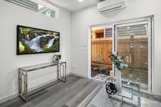 1123D 18th Ave in Seattle, WA - Building Photo - Building Photo