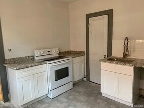 2286 W Philadelphia St in Detroit, MI - Building Photo - Building Photo